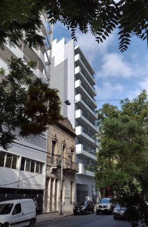 Mb Negocios Inmobiliarios vende Mendoza 1800. Externo, balcon. 